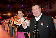 Münchens 2. Bürgermeister Josef  mit Frau beim Oide Wiesn Bürgerball im Deutschen Theater (©Foto: Ingrid Grossmann)